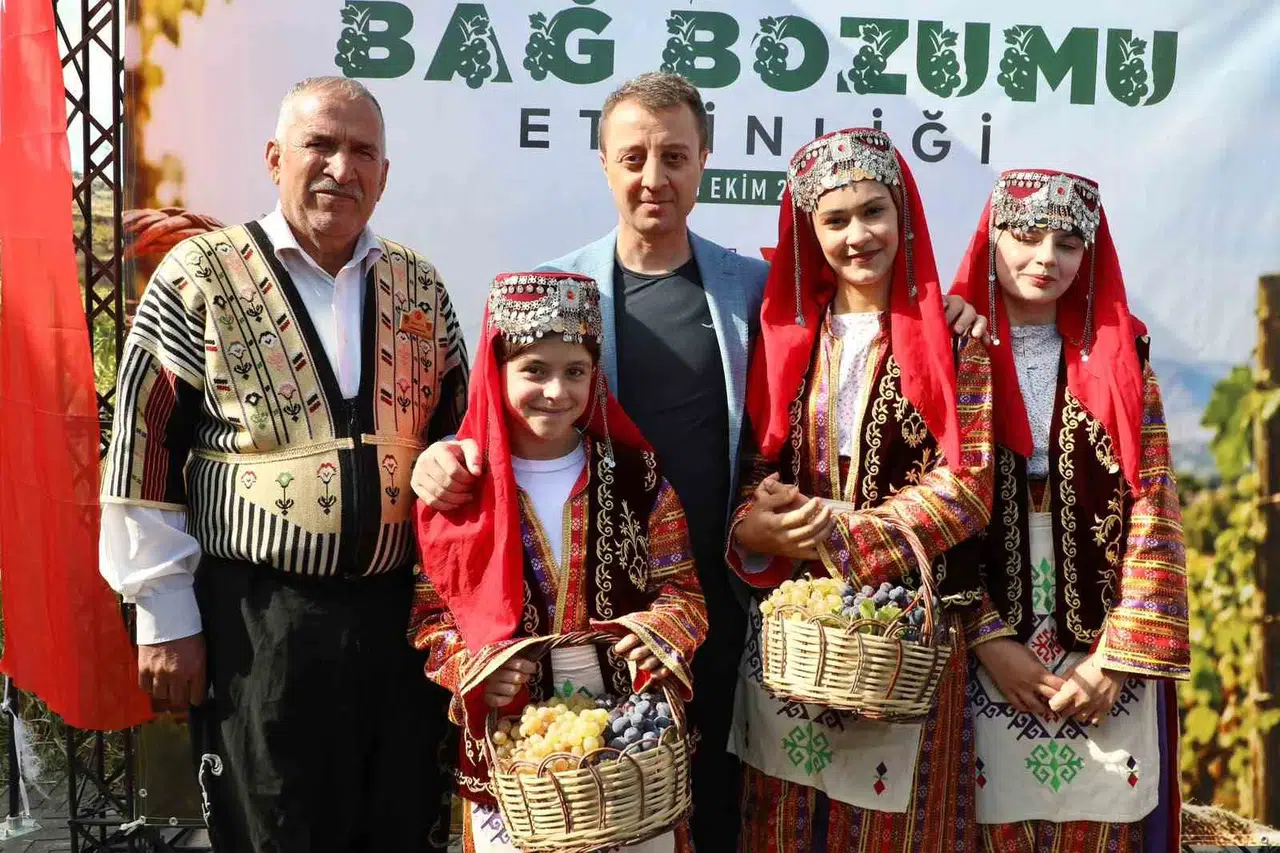 Kahramanmaraş’ta Kabarcık Üzümü İçin Geleneksel Bağ Bozumu