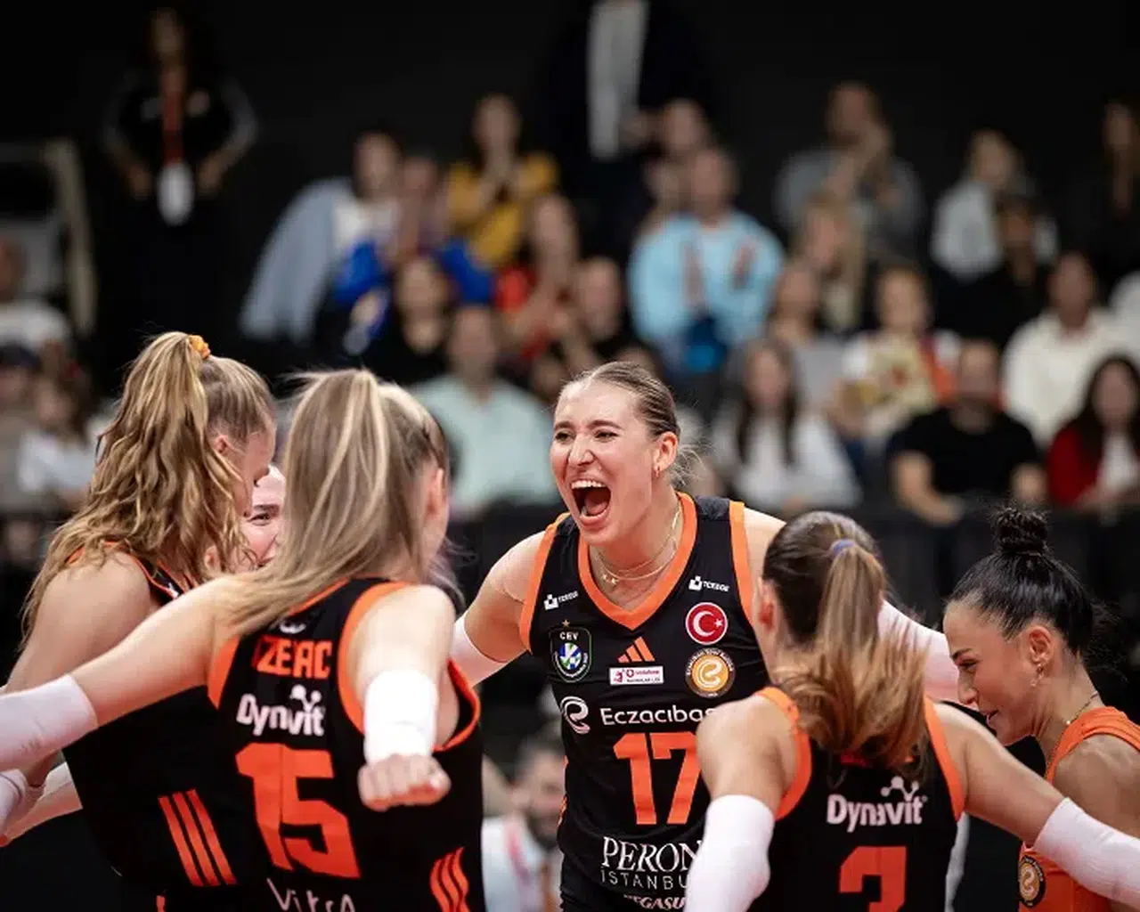 Eczacıbaşı Peron İstanbul Derbisinde VakıfBank Geri Döndü