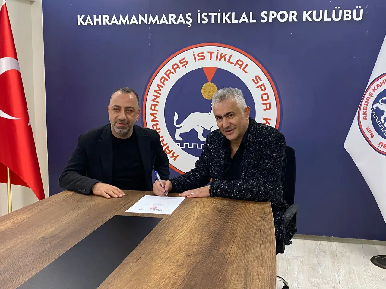 İstiklalspor’da Mehmet Altıparmak resmen imza attı