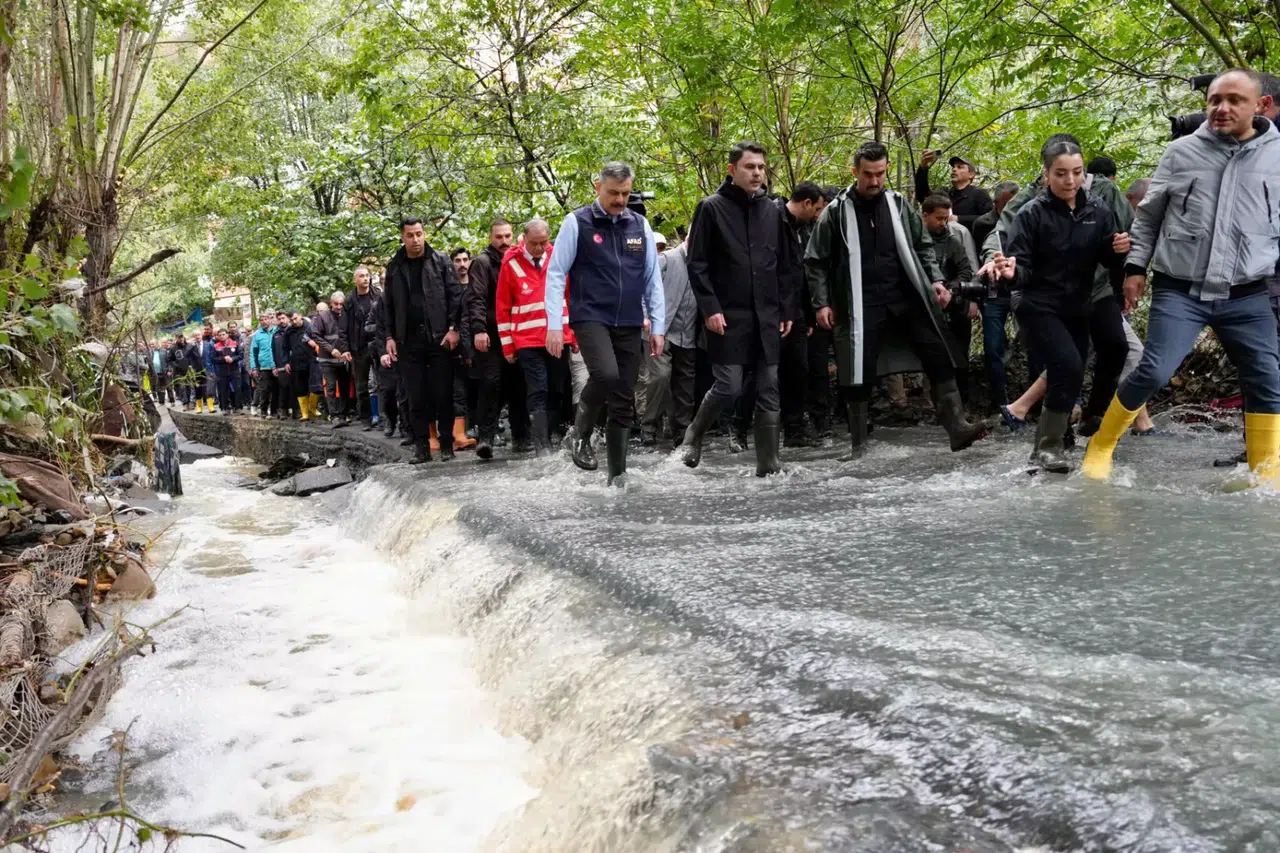 Bakan Kurum'dan Ayazağa'da sel açıklaması... Önce afetin izlerini kaldıracağız