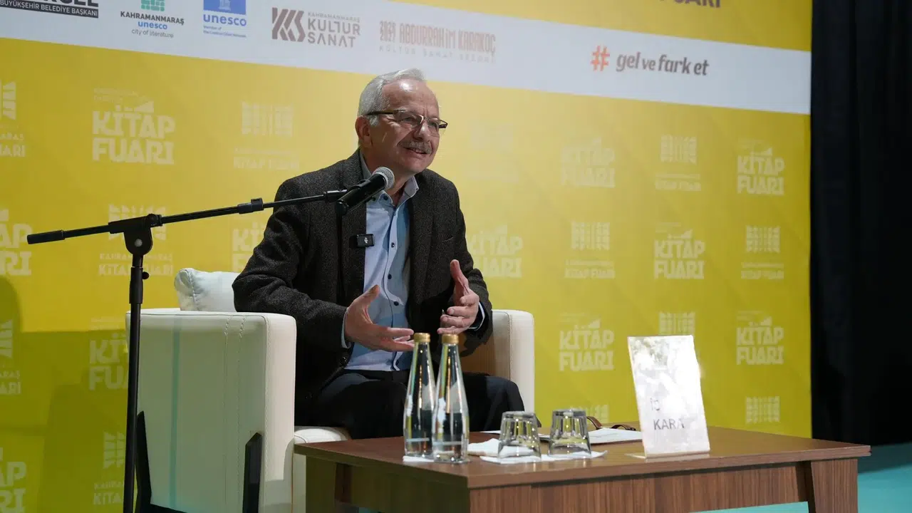 Kahramanmaraş Kitap Fuarı'nda Prof. Dr. İsmail Kara Okurlarla Buluştu