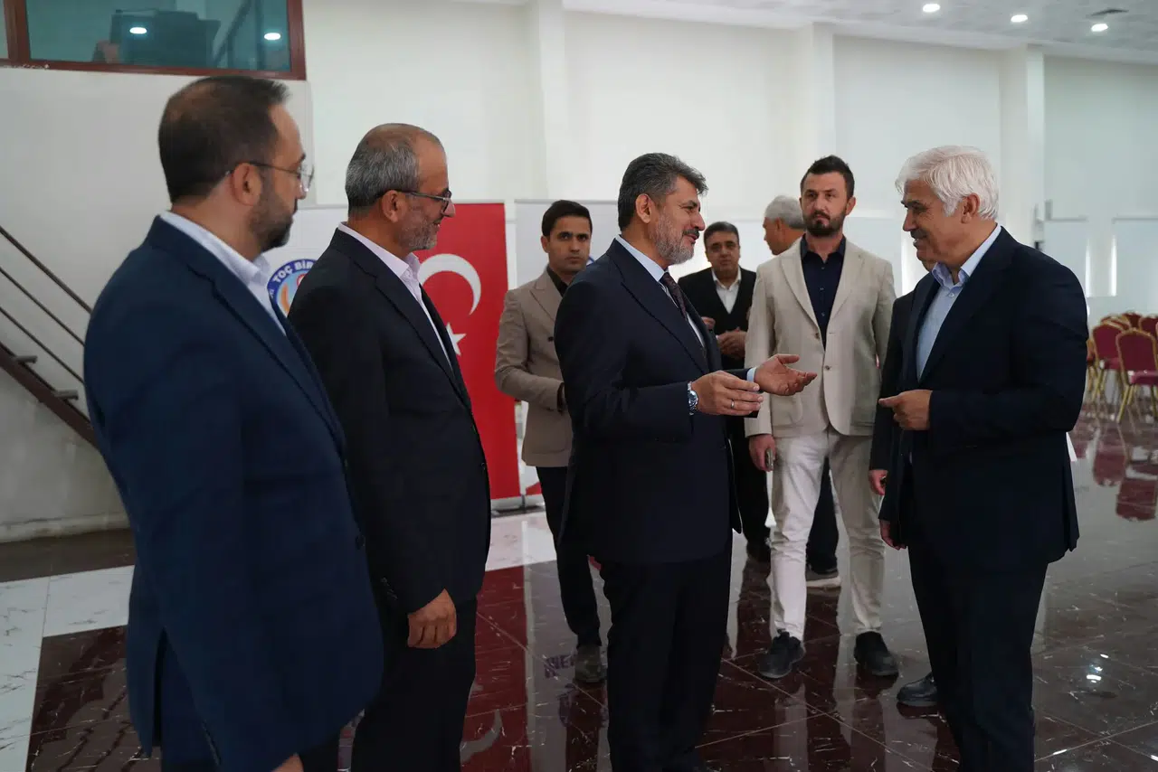 Debgici Ve AK Parti Heyeti TOÇ BİR-SEN Genel Kuruluna Katıldı