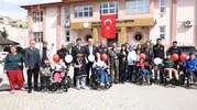 Kahramanmaraş’ta Polis, Özel Öğrencilere Akülü Sandalye Desteği Sağladı