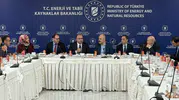 Mehmet Şahin bursiyer öğrencilerle buluştu