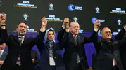 AK Parti'ye Üç Belediye Başkanı Daha Katıldı... Rozetleri Erdoğan Taktı
