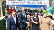 Başkan Toptaş, minik öğrencilerin davetini geri çevirmedi