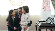 Cumhurbaşkanı Erdoğan ile şarkı söylemişlerdi... Bakan Tekin o çocukları ağırladı