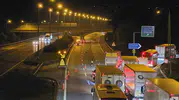 Kimyasal Yüklü Tır Devrildi, Otoyol Trafiğe Kapatıldı