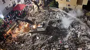 Maltepe’de Bina Çökmesi: Enkazda Gece Çalışmaları Sürüyor