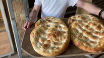 Her gün Ramazan pidesi üretiyor, yok satıyor!