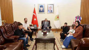 14 Yaşındaki Yusuf’tan Bayrağa Büyük Saygı