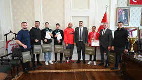 Türkoğlu’ndan Dünya Arenasına Büyük Gurur