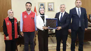 Ahi Sancağı Kahramanmaraş Valisi Mükerrem Ünlüer’e Takdim Edildi