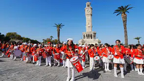 Cumhuriyet coşkusu bando gösterileriyle meydanlara taşındı