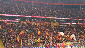 Dev Derbide Osimhen Şov: Galatasaray İlk Yarıyı 2-0 Önde Bitirdi
