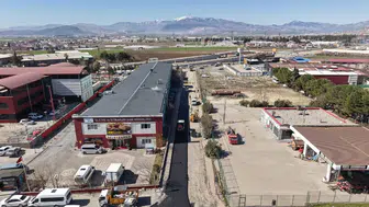 Kahramanmaraş’ta asfalt çalışmaları sürüyor, şehir merkezinde yollar yenileniyor