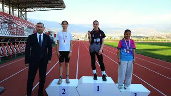 Genç Sporcular Pistte Yarıştı, Ödüller Verildi