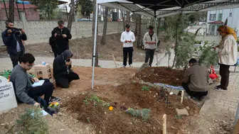 Saldırıda Vefat Eden Çocukların Mezarına Duygu Dolu Notlar Bırakıldı