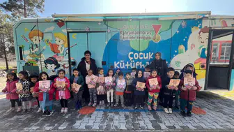 Kahramanmaraş’ta mobil kütüphane seferberliği! Yüzlerce çocuk kitapla buluştu
