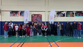 23 Nisan Coşkusu Sahaya Taşındı: Badminton Heyecanı