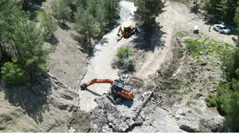 Mahallelerde Ulaşım İçin Yoğun Mesai Sürüyor