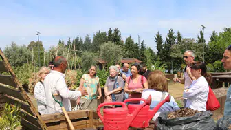 Organik atıklar komposta dönüşüyor