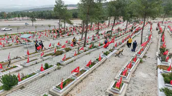 Bayramda Kahramanmaraş Şehitliklerinde Duygu Seli