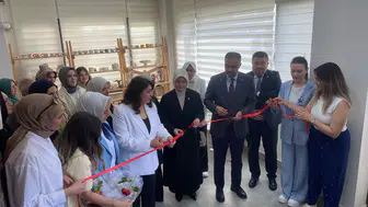 Kadın Emeği Seramik Atölyesi Sergisi Açıldı