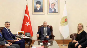 Vali Ünlüer’den SGK Haftası’nda Personeline Tebrik
