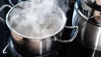 Mutfakta yıllarca kullanılacak çelik tencereyi seçmenin püf noktaları