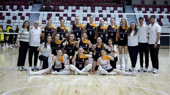 Eczacıbaşı Genç Kız Takımı Finalde