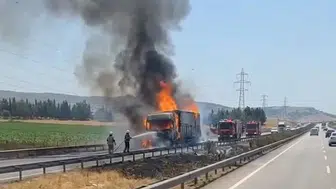 Kahramanmaraş TAG Otoyolu'nda Seyir Halindeki Tır Yandı