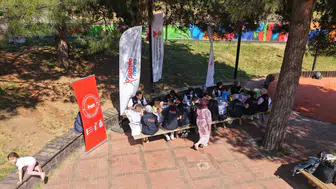 Gençler, Pusula Maraş etkinliğinde kuş evleri boyayarak doğaya katkıda bulundu!