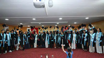 Hemşirelik Mezunları Kep Atarak Uğurlandı