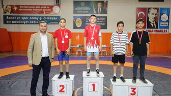 Kahramanmaraş’ta Minik Pehlivanlar Minderde Ter Döktü