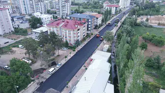 Elbistan Pınarbaşı Caddesi'nde asfalt yenileme çalışmaları hız kesmeden sürüyor