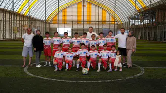 Çocukların talebine duyarsız kalmayan Başkan Görgel, halı sahada futbol keyfi yaşattı