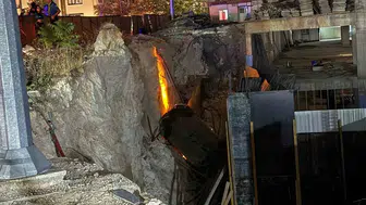 Otomobil İnşaat Çukuruna Uçtu: 3 Yaralı