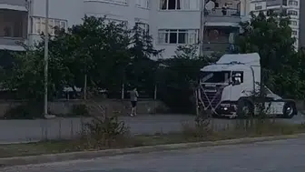 Düğün konvoyunda havalı korna çalan 8 kamyon sürücüsüne 168 bin TL ceza