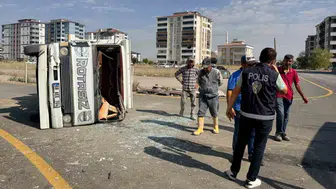 Kahramanmaraş Elbistan’da Kamyon Devrildi: 2 Yaralı