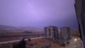 Gaziantep'te Şimşekler Geceyi Gündüze Çevirdi