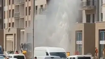 Piazza Civarı’nda Çalışma Sonrası Boru Patladı: Su Yola Fışkırdı