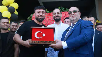 Mehmet Akpınar, Oto Ekspertiz Açılışına Katıldı