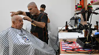 Emekli Kafe'de kuaför ve berber hizmeti başladı