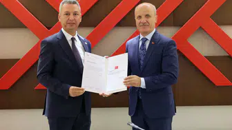 Rektör Okumuş Atama Belgesini YÖK Başkanı Özvar’dan Aldı
