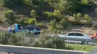 Anadolu Otoyolu'nda kamyonet çekiciye çarptı!