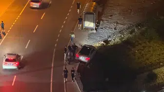Kahramanmaraş'ta Lüks Otomobil Dere Kenarında Asılı Kaldı!