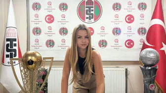 Erkek Futbol Takımına Kadın Teknik Direktör!