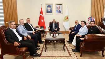 Vali Ünlüer, Muhtarlar Sendikası Heyetini Makamında Ağırladı