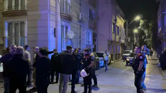 Laf Attığı Kişilere Silah Çekti, Yanlışlıkla Kendini Vurup Yaraladı!